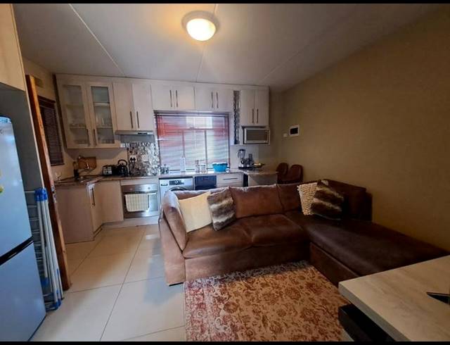 2 BEDROOM PROPERTY TO RENT IN FLEURHOF